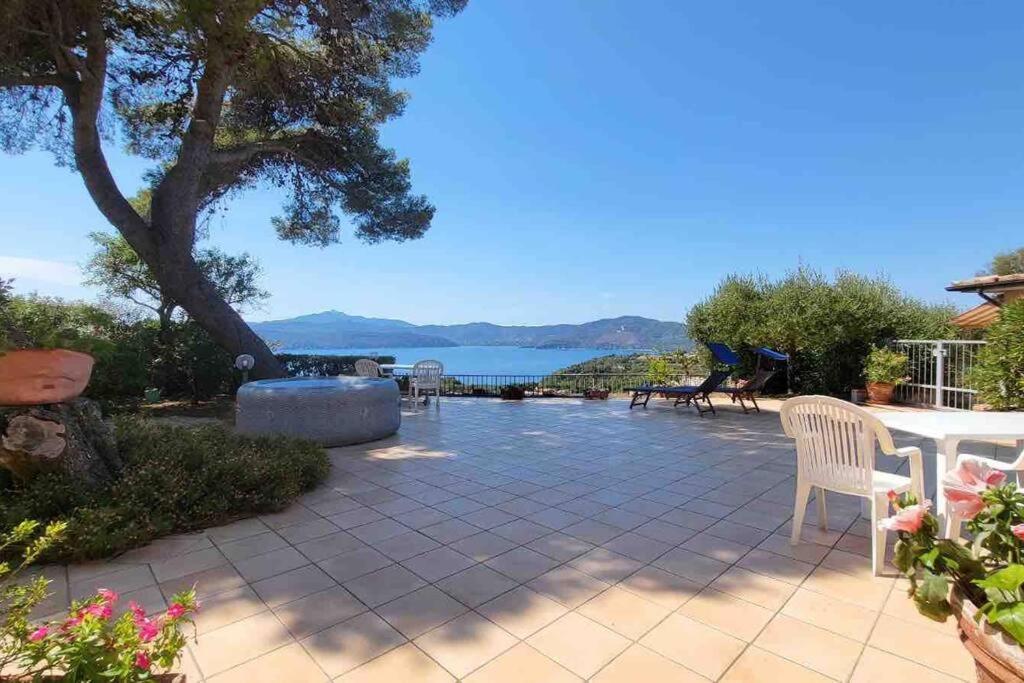 Villa Mit Whirlpool Und Phantastischer Aussicht 卡波利韦里 外观 照片