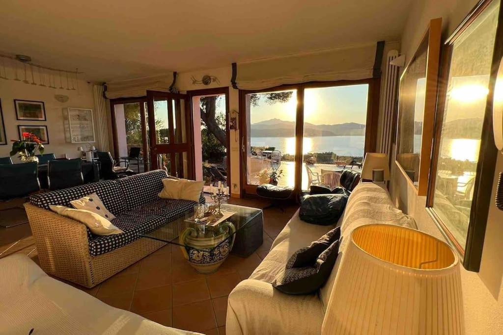 Villa Mit Whirlpool Und Phantastischer Aussicht 卡波利韦里 外观 照片