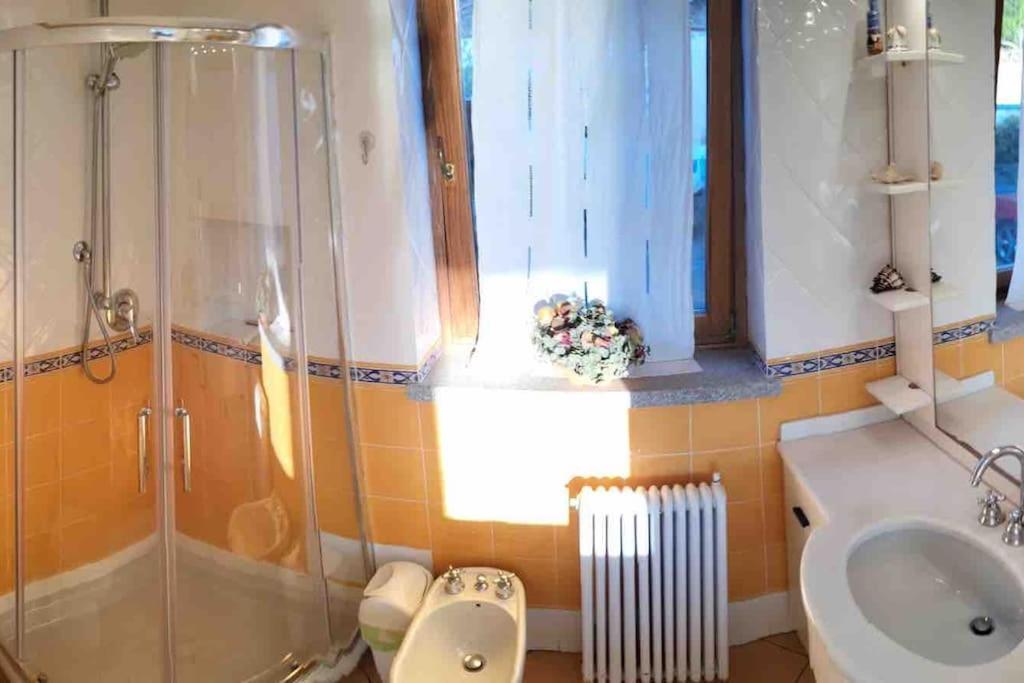 Villa Mit Whirlpool Und Phantastischer Aussicht 卡波利韦里 外观 照片