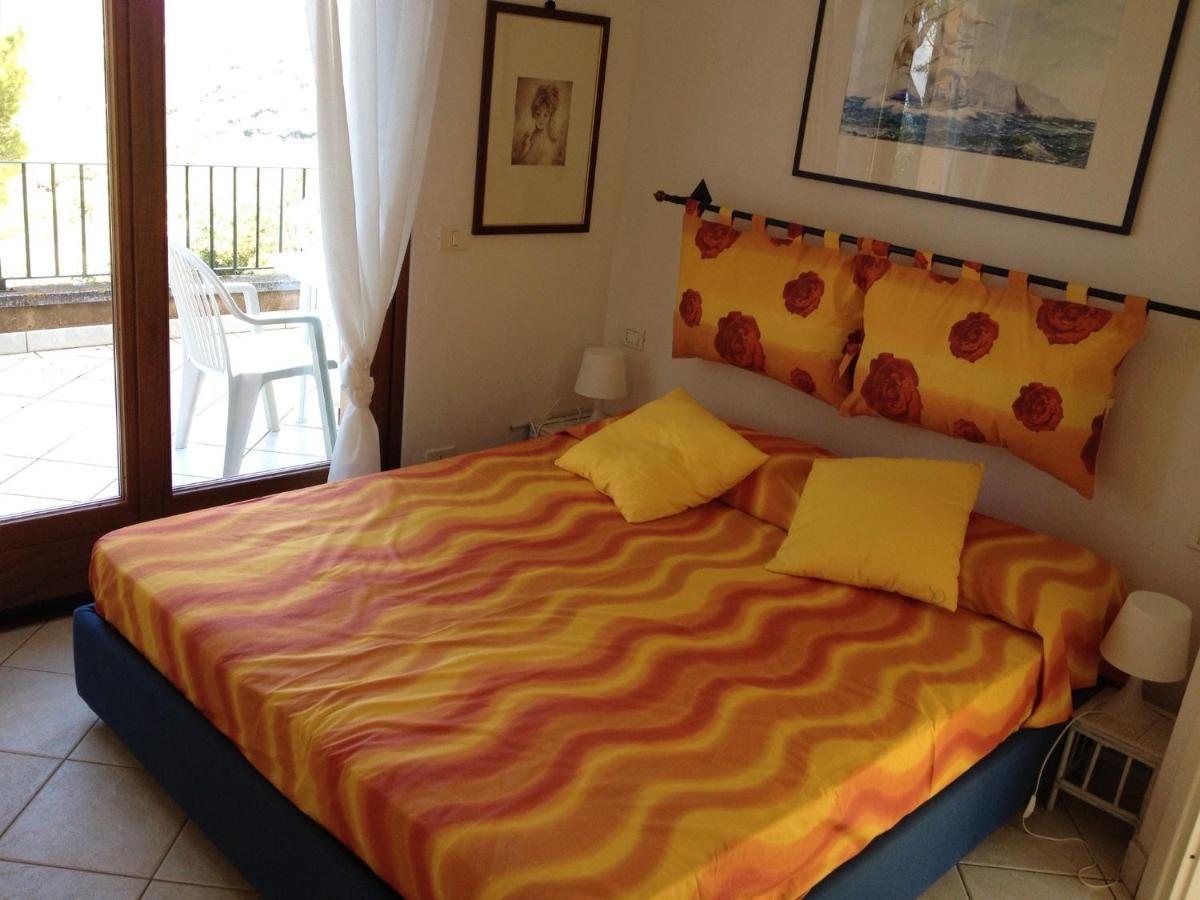 Villa Mit Whirlpool Und Phantastischer Aussicht 卡波利韦里 外观 照片