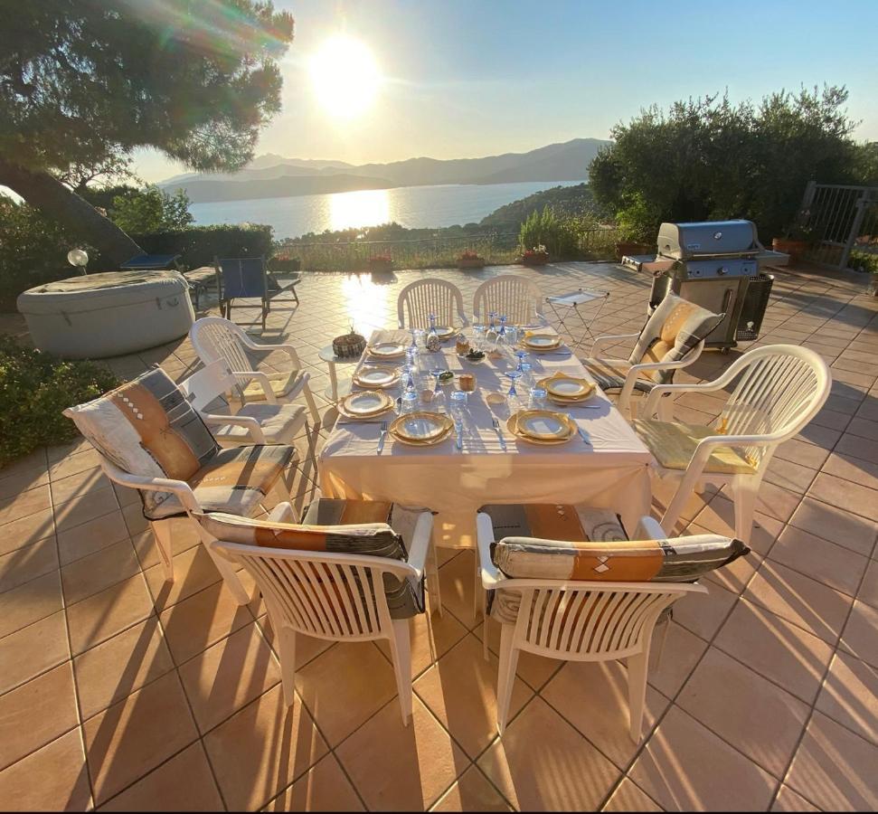 Villa Mit Whirlpool Und Phantastischer Aussicht 卡波利韦里 外观 照片