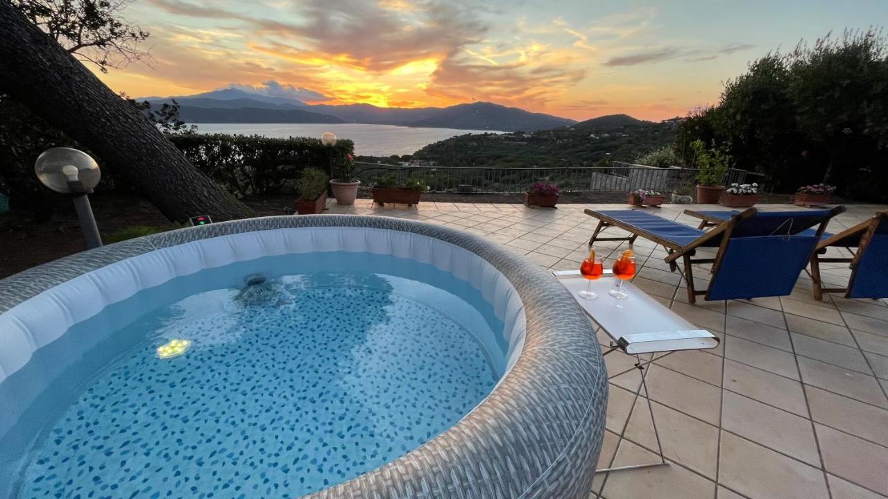 Villa Mit Whirlpool Und Phantastischer Aussicht 卡波利韦里 外观 照片