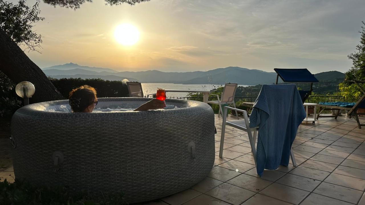 Villa Mit Whirlpool Und Phantastischer Aussicht 卡波利韦里 外观 照片